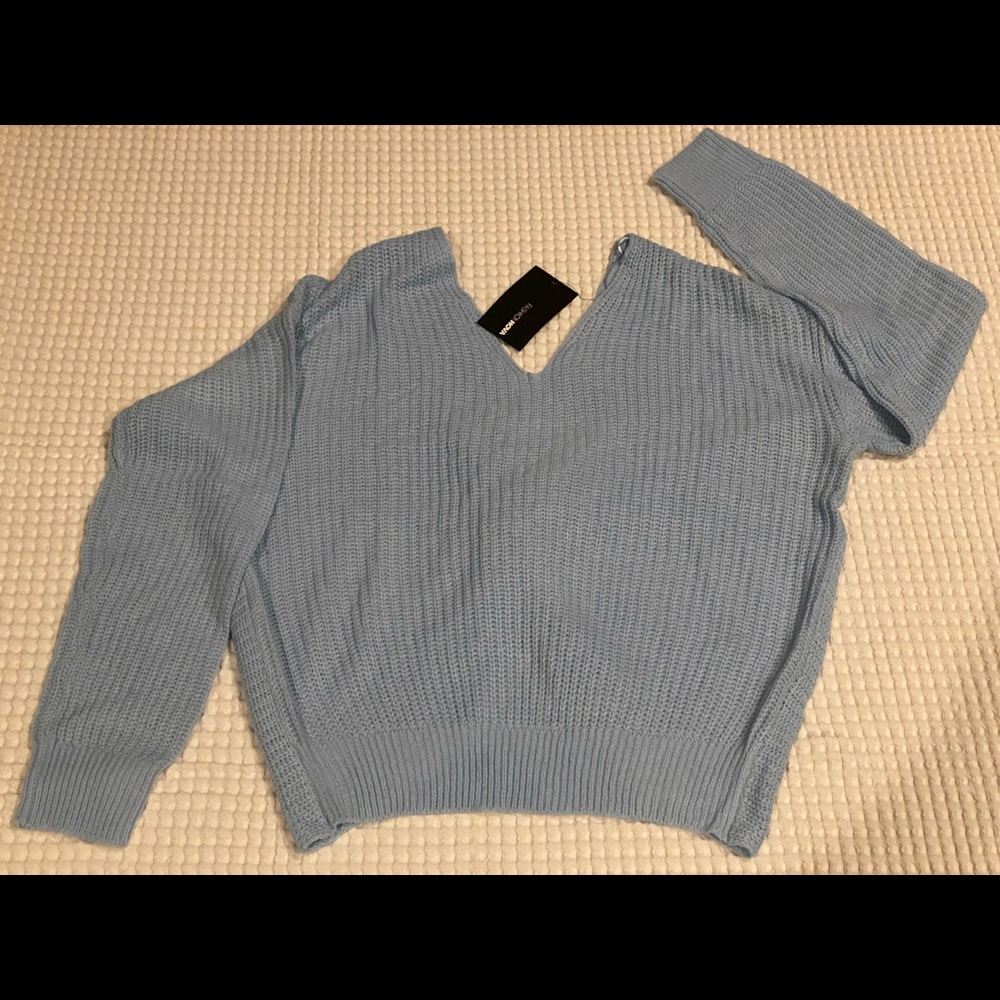 Super cute comfy brand new w/tags knitted sweater for woman from fashion nova 🤩